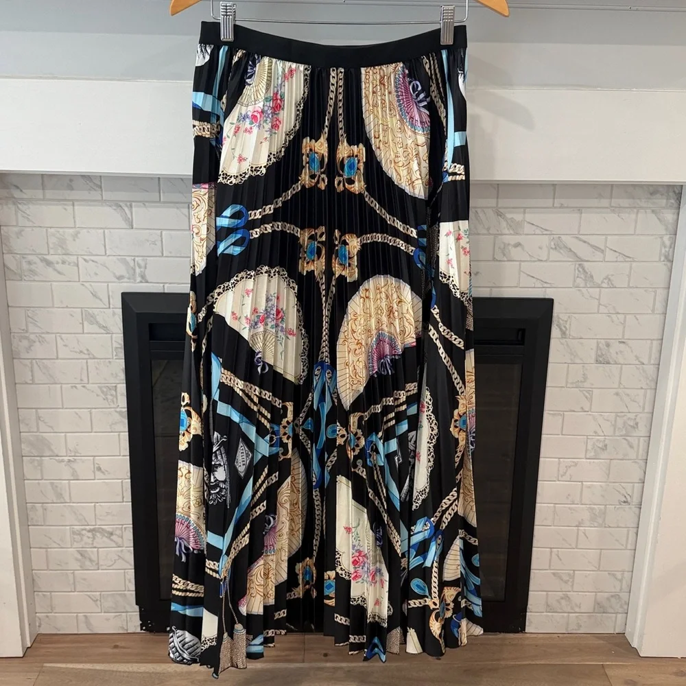 Chic Black and Cream pleated Skirt - Picture 6 of 10